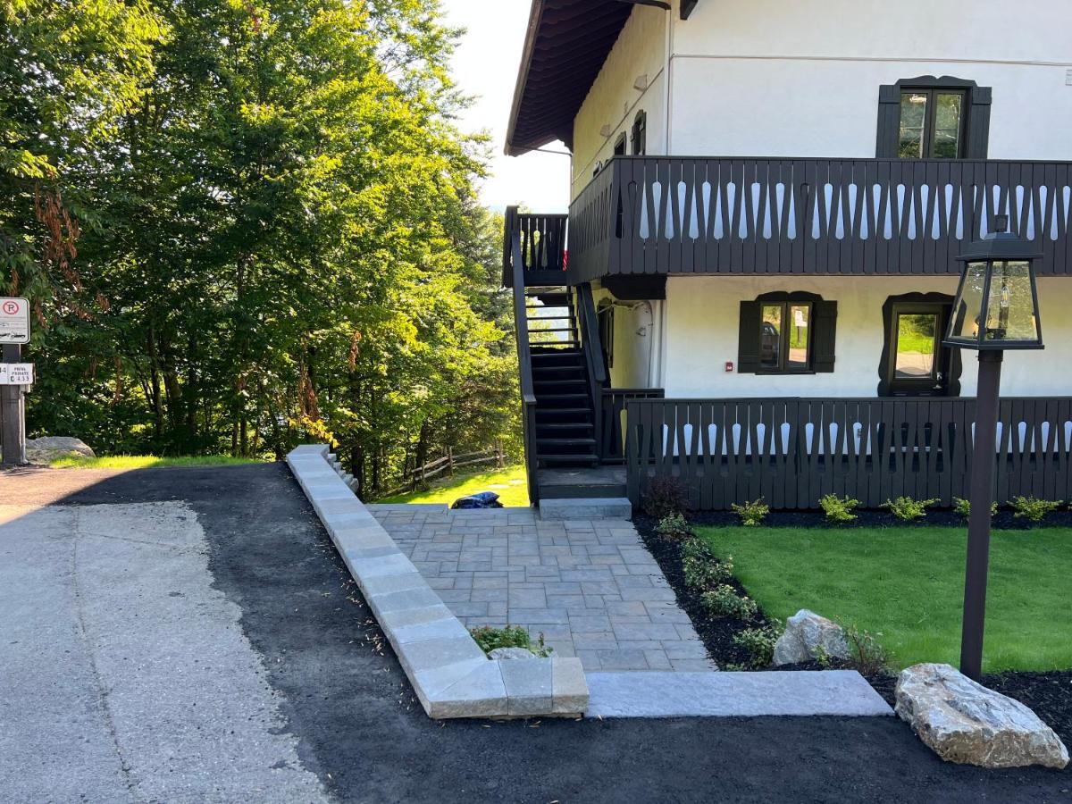 Front View On Lake Tremblant &mountain